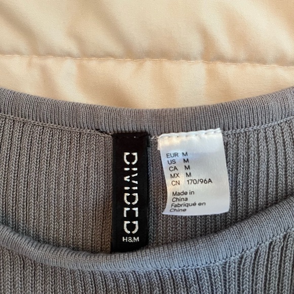 H&M Divided Light Gray Ribbed Top - Picture 4 of 4